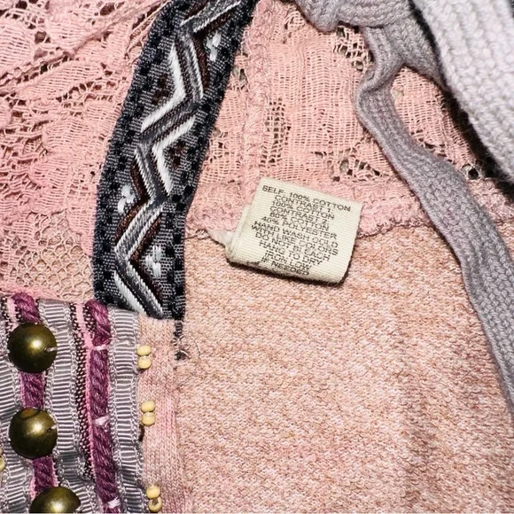 Gimmicks by BKE Pink V-Neck Sweater Eoth Embellishment and Lace Hood - Picture 6 of 7